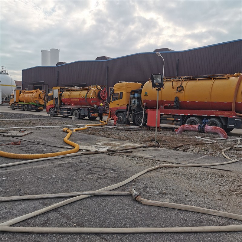 南开乡污水池清理