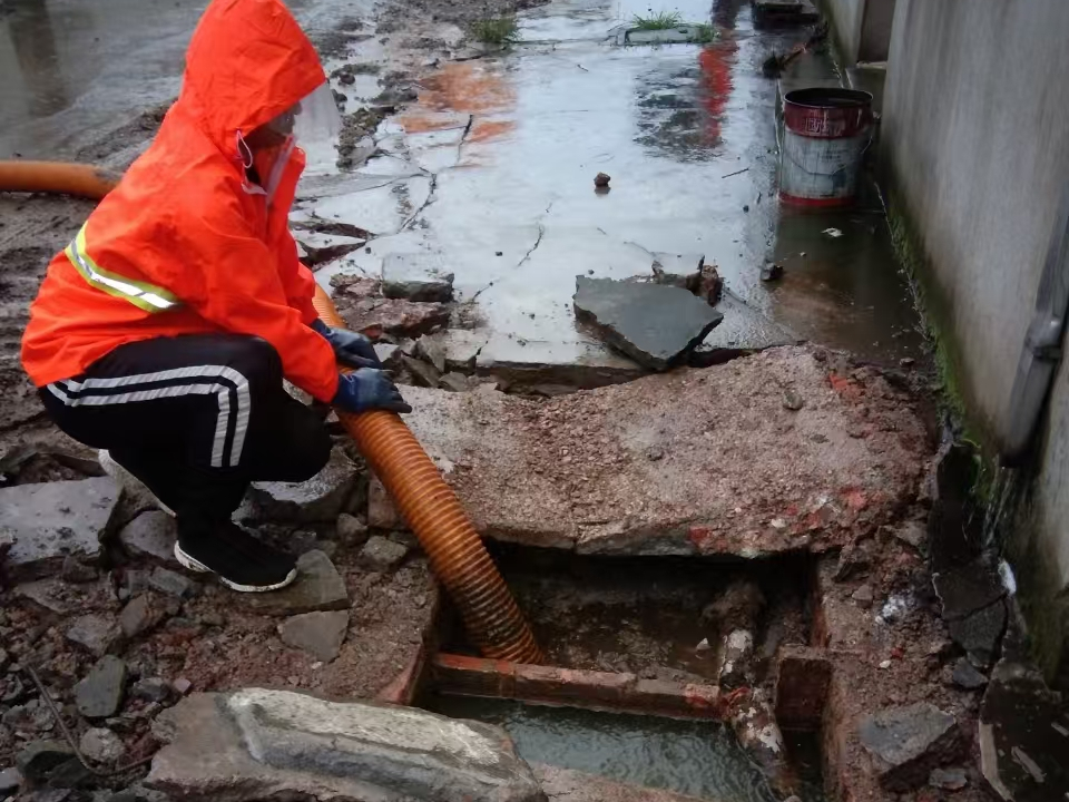 南开乡专业清理污水池 炜誉市政以规范流程守护城市 “肠道”