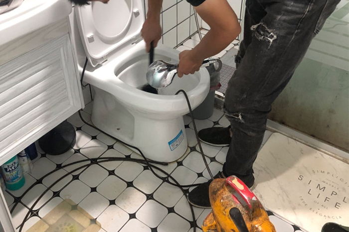 南开乡马桶堵塞自己疏通还是找师傅?专业上门服务让你省时更省心